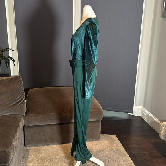 Women’s Green Jumpsuit Deep V-Neck Velvet Bodice Belted Waist Zip Back Size M - Picture 6 of 12